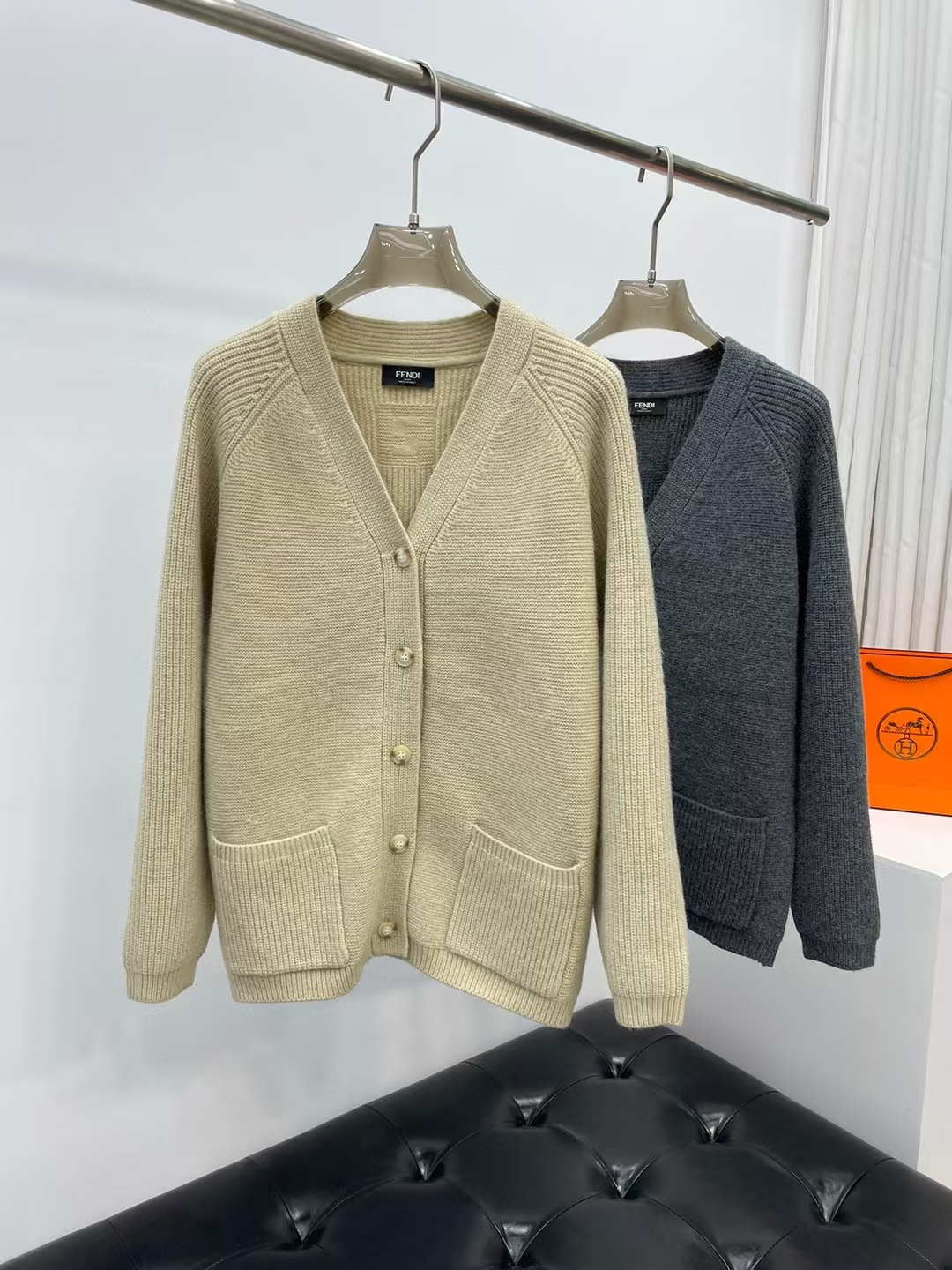 펜디 로고 니트 가디건 2종