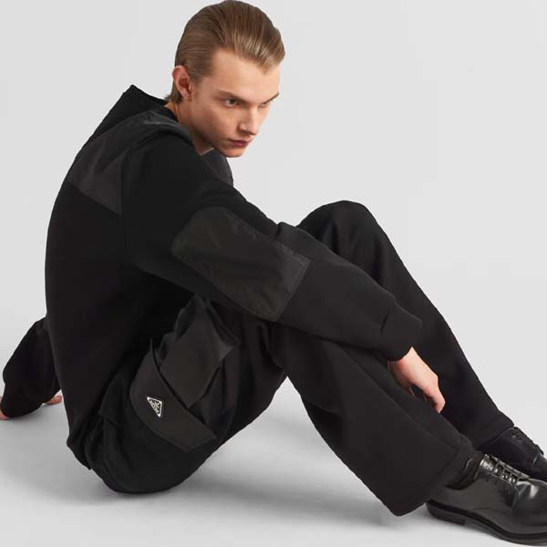 25년 프라다 로고 맨투맨 0624