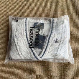 비비안웨스트우드 로고자수 꽈베기 스웨터 카디건