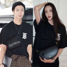 버버리 로고 라운드 블랙 반팔 티셔츠